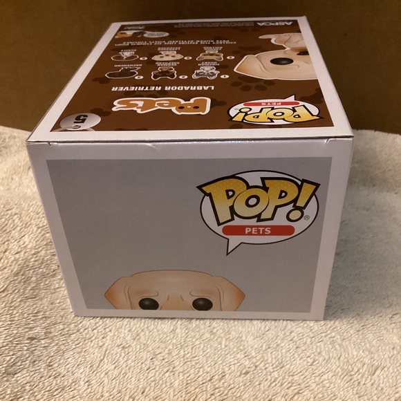 Funko Pop! Pets LABRADOR RETRIEVER NEW Hard To Find - Picture 5 of 6